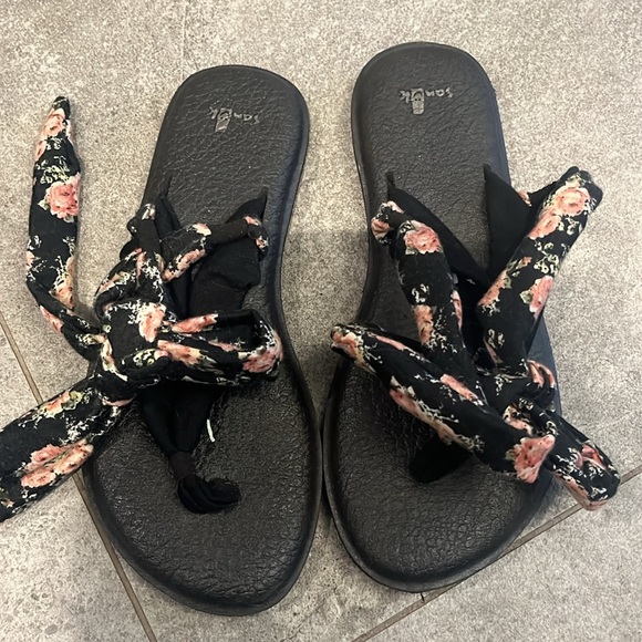 Floral sanuk yoga sandals size 7 - Picture 3 of 5